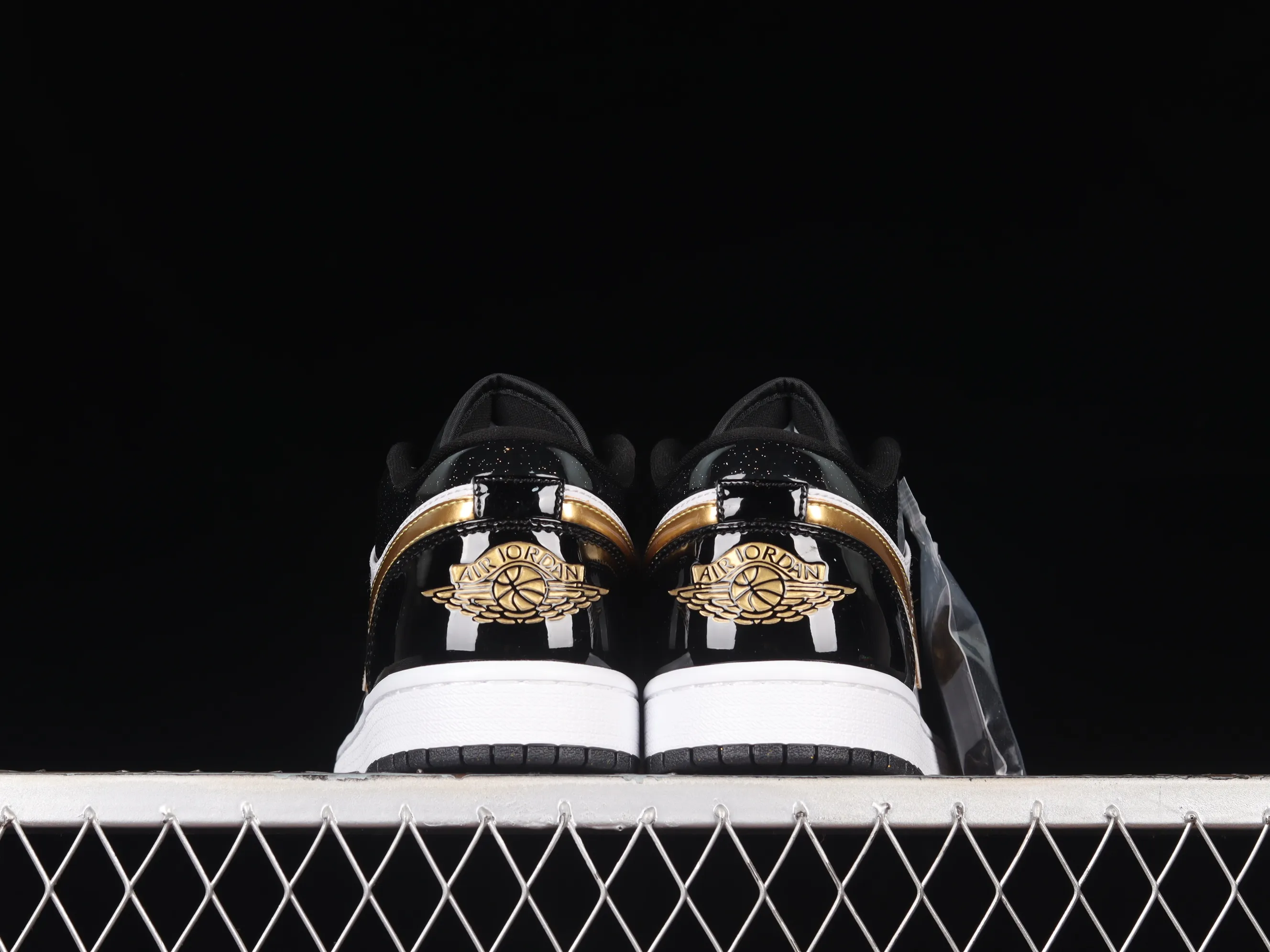 All categories Air Jordan Jordan series basketball shoes Air Jordan 1 Low Air Jordan 1 Low "Gold Toe" AJ1 Joe 1 black gold toe low-top cultural and leisure sports sneakers DR6970-071